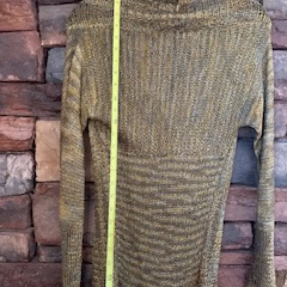 Crocheted Sweater with Pin Closure - Picture 7 of 7